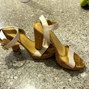 Barely worn Chinese Laundry Sandal 7.5